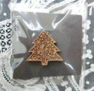 リュバンドティアラ　木tch クルミのピンバッヂ:tree