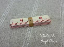 【26周年お祝いSALE】STUDIO　M'　テープ　メジャー(赤)1m ※2点限りで終了￥660→
