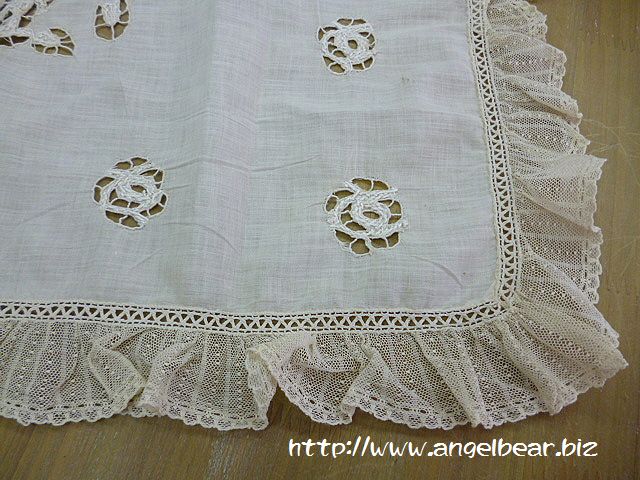 【クリアランスSALE】アンティーク　レース テーブルセンター 65x53cm*70%OFF