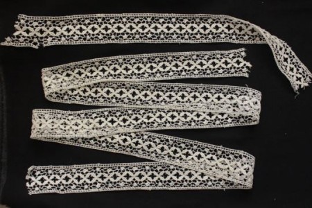 【クリアランスSALE】アンティーク　刺繍レース 2,7x155cm*80%OFF