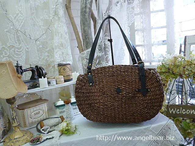 クレドラン　LONG HANDLE CIRCLE BASKET:BROWN×BLACK