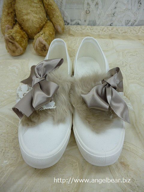 【タイムセール】Veerle　ファーリボンスニーカー(24・24.5cm)*70%OFF