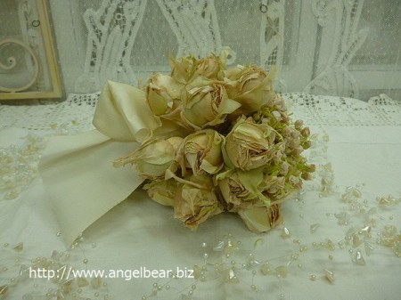 シルクフラワー*蕾のバラ&小花・ベージュピンクのブーケ～大きなリボンを添えて～