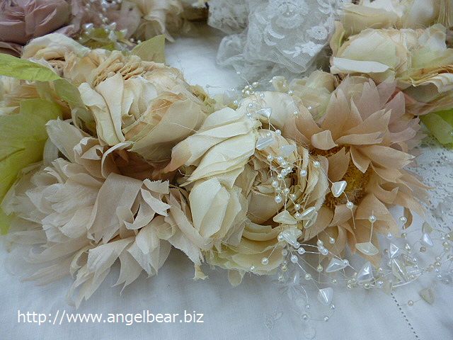 シルクフラワー*大輪のバラをたくさん集めて作ったアンティークローズ・ベージュピンクのリース(大)